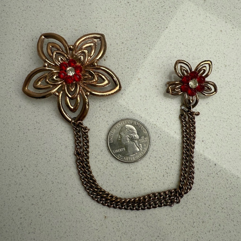 Vintage Flowers Double Brooch Sweater Chain Gold Tone Rhinestones Chatelaine - Picture 11 of 12